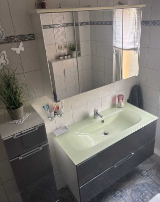 Geschmackvolle 3-Zimmer-Wohnung mit EBK und Badmöbeln in ruhiger Umgebung für 1-2 Personenhaushalt