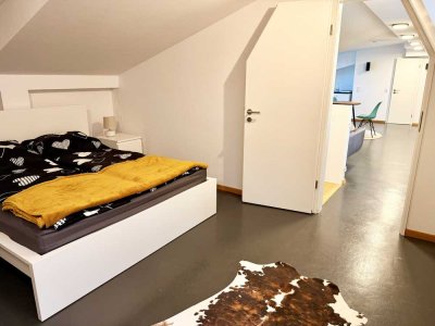 Wohngemeinschaft! Möblierte Einliegerwohnung in traumhafter Dachgeschoss-WG nähe Rotkreuzplatz