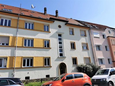 // Ab 01.07.2026 - ruhige Lage - Loggia - Laminat - Blick ins Grüne //