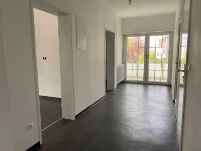 Vollständig renovierte Wohnung mit drei Zimmern und Balkon in Viernheim