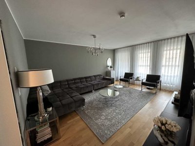 Geschmackvolle 3-Zimmer-Wohnung mit gehobener Innenausstattung mit Balkon und EBK in Berlin Mitte