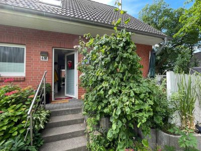 5 Zimmer plus Doppelhaushälfte mit EBK, Kamin, Fußbodenheizung in Hamburg Hausbruch Waldseite