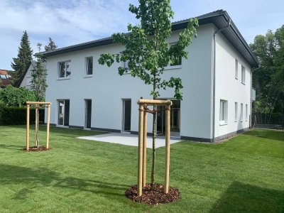 Moderne 4-Zimmer Erdgeschosswohnung mit Garten in Zeuthen