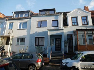Bremen - Im Herzen von Findorff: Renovierungsbed. 1-3-Parteienhaus mit 8-9 Zimmern und Hofgarten.