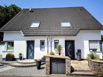 Moderne Doppelhaushälfte in Duisburg 

449.000 € / 130 m2 / 4.5 Zimmer