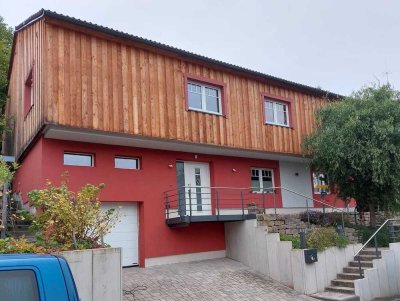 Freistehendes Einfamilienhaus mit ELW in Hofheim-Lorsbach