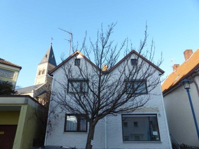 Modernes Giebelhaus mit Garten in zentraler ruhiger Lage