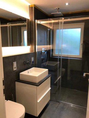 Neuwertige Wohnung mit zwei Zimmern sowie Balkon und EBK in Leonberg