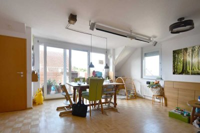 Moderne und lichtdurchflutete 3½ Zimmer-Maisonette-Wohnung mit herrlicher Aussicht auf den Rechberg!