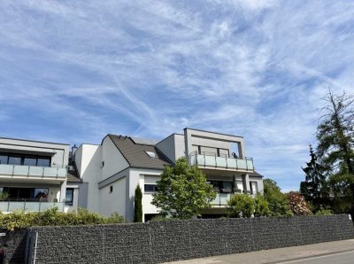 Hollenders Immobilien: Stilvolle 2-Zimmer-Wohnung mit Südbalkon, Aufzug und Stellplatz in guter Lage