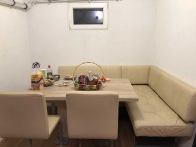 Großes, schönes, modernes WG Zimmer in 4er WG- zentral gelegen