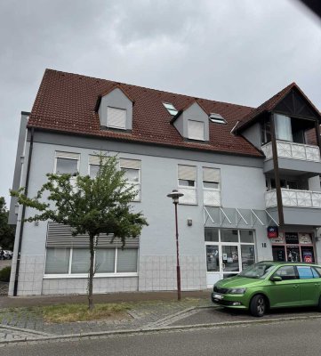 Schöne und gepflegte 3 - Zimmer - Maisonette-Wohnung mit Loggia und Stellplatz