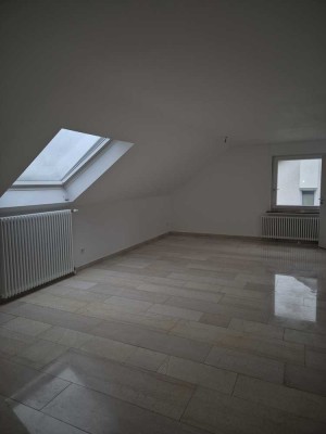 Geräumige und moderne 3-Zimmer-Dachgeschosswohnung in bevorzugter Wohnlage in Warburg