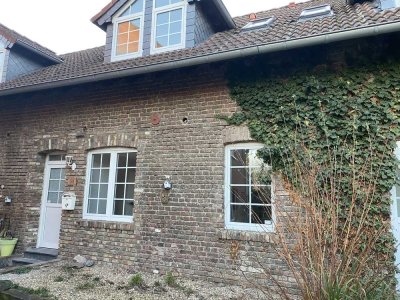 Kernsanierte Maisonette-Wohnung mit drei Zimmern in Frechen