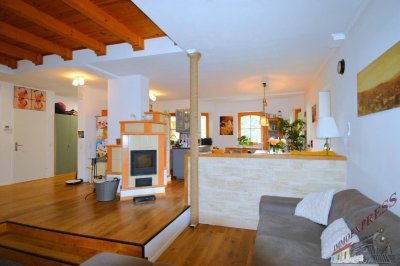 Einfamilienhaus am Waldrand - Sackgasse - Pool - PV- Anlage