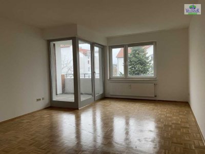 Helle 2-Zimmer-Wohnung mit Parkett und Balkon