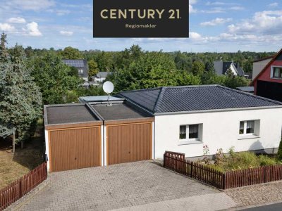 Kleine Wohnoase mit Doppelgarage und Modernisierungspotenzial