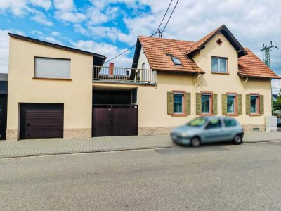 Sanierungsbedürftiges Haus mit Garage und großzügigen Ausbaumöglichkeiten