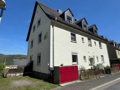 Erdgeschoss-Wohnung mit Terrasse, Balkon, Stellplatz