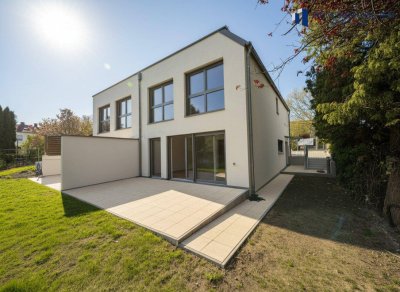 Exklusive hochwertige Doppelhaushälfte inklusive 2 PKW-Stellplätzen in bester Wohnlage