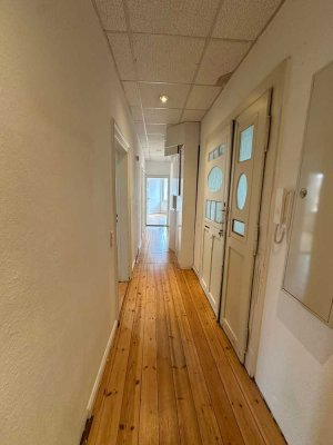 BENIT | ✔️ Linden-Liebe auf 4 Zimmern: Charmante Altbauwohnung im Herzen des Viertels
