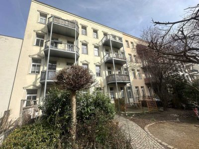 ++Dachgeschosswohnung mit Balkon und Einbauküche in Toplage++