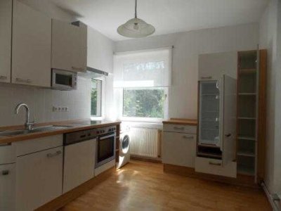Helle 2 Zimmer Wohnung in Erdgeschoss  * mit Einbauküche *