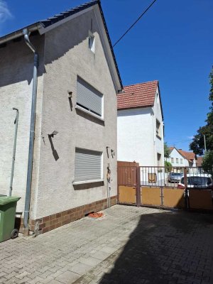 Einfamilienhaus mit ausbaufähiger ELW oder Gewerbe