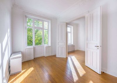 Familiengerechte Jugendstilwohnung mit Blick auf den Isebekkanal zur eigenen Gestaltung
