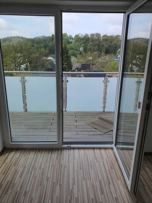 Marburg- Marbach, Schöne komplett neu sanierte DG- WG,  Balkon,  Dachterrasse mit  Rundumblick