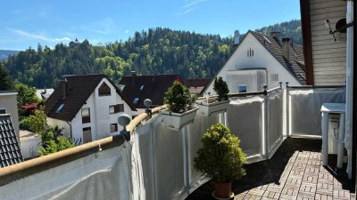 2-Zi. DG Wohnung im Atelierstil mit Ausblick vom Balkon
