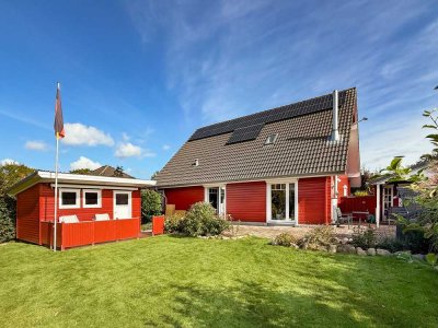Typisches Schwedenhaus auf harmonischem Grundstück in Küstennähe