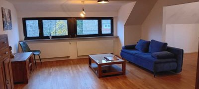 Gepflegte 2,5-Zimmer Dachgeschosswohnung in Stuttgart-Sonnenberg  - Bitte keine Makleranfragen