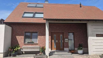 Für eine Besondere Familie bieten wir eine großzügige Wohnimmobilie mit exklusiver Ausstattung