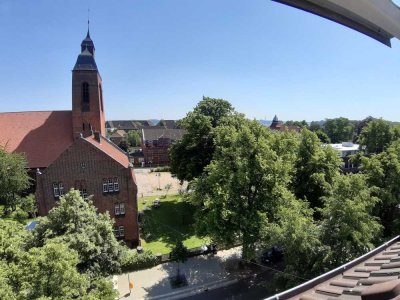 Helle Dachgeschosswohnung möbliert, am Marinestützpunkt in Kiel Wik mit Blick bis zur Förde