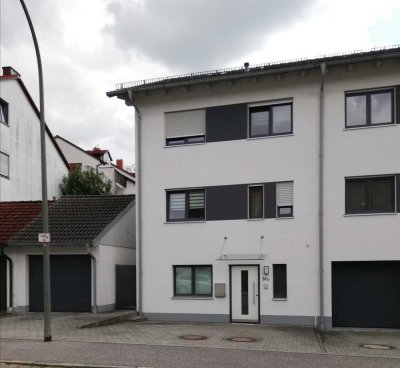 Schönes Haus mit sechs Zimmern in Landshut, Achdorf, ruhige Berglage, Südgarten