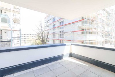 Modernes Wohnambiente mit großzügigem Balkon: Helle 4-Z.-Neubau-Wohnung