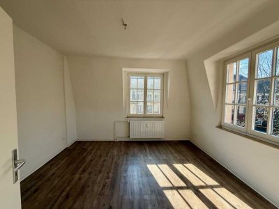 WUNDERSCHÖNE 3 ZIMMER DACHGESCHOSSWOHNUNG