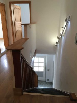 Das Haus im Haus: 4-Zimmer-Wohnung in historischem Zweifamilienhaus mit separatem Eingang