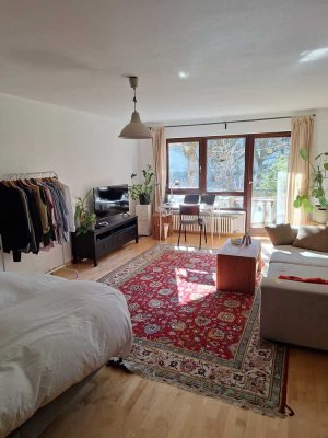 Helle, WG-geeignete 3-Zimmer Wohnung mit Balkon an der U6 Partnachplatz