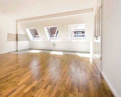 + Hochwertig und energetisch saniertes Denkmal mit West-Balkon, Parkett, Wohnküche, CAT-7 Netzwerk +