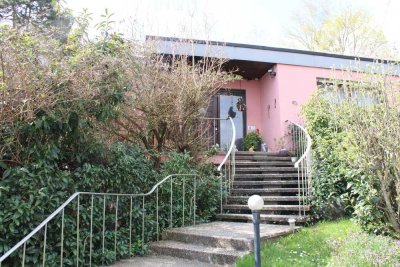 Wunderschöner Bungalow - mit ausgebautem UG als Wohnung - Garten und Garage in Wertheim