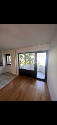 Renovierte 4-Zimmer-Terrassenwohnung im 3. OG mit Balkon in Frankfurt Westend-Süd