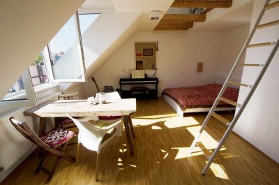 Charmantes 1-Zimmer-Apartment im DG mit Galerie - Maxvorstadt