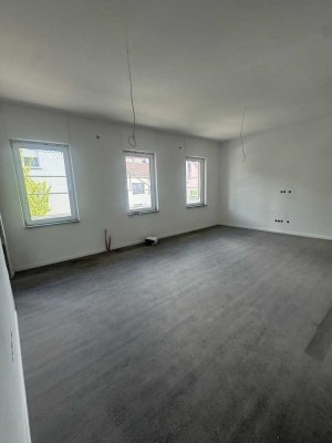GROẞZÜGIGE WOHNUNG IN GUTER LAGE