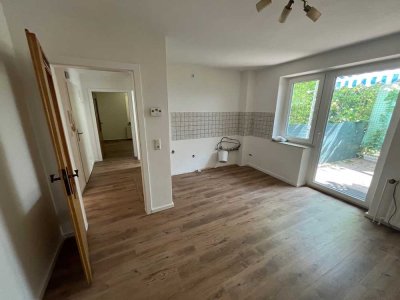 Unna, Iserlohner Straße ! renovierte 2,5 Zimmer 47m² EG Wohnung m. Balkon, Tagesl.-Wannenbad !