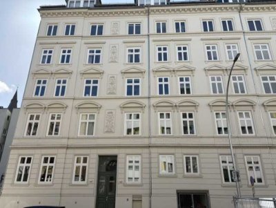 Courtagefreie, helle 3 Zimmer Wohnung mit Balkon und Aufzug in Hamburg-St. Georg