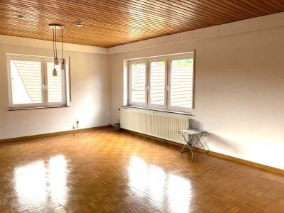 GROßE WHG MIT TERRASSE...