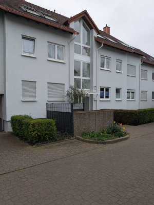 Sehr Schöne zwei Zimmer Wohnung Teil Mobielert in Hanau Steinheim.