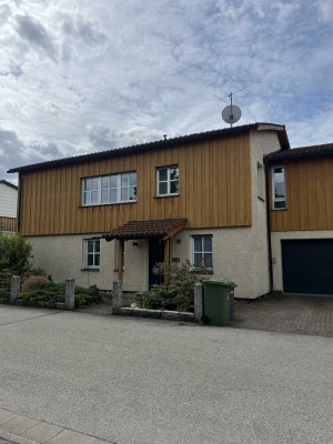 Frei! EFH mit viel Platz und wunderschönem Garten in Laaber